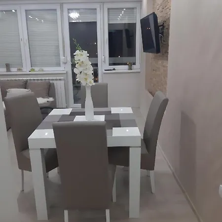 Akik 2 Appartamento Šabac